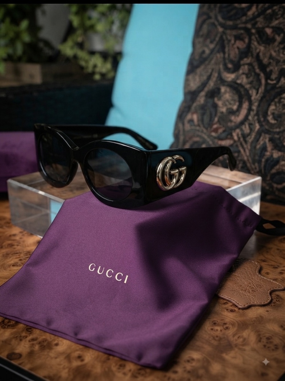 Gucci Black Cat-Eye Sunglasses with Gold GG Emblem